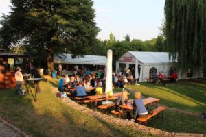 Summertime am Born mit Livemusik von Barriola @ Harheimer Born